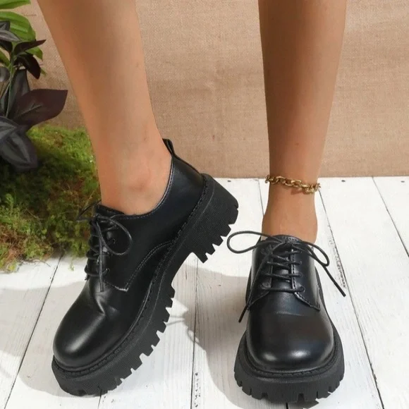 Madden Girl Black Platform Shoes - Picture 2 of 8